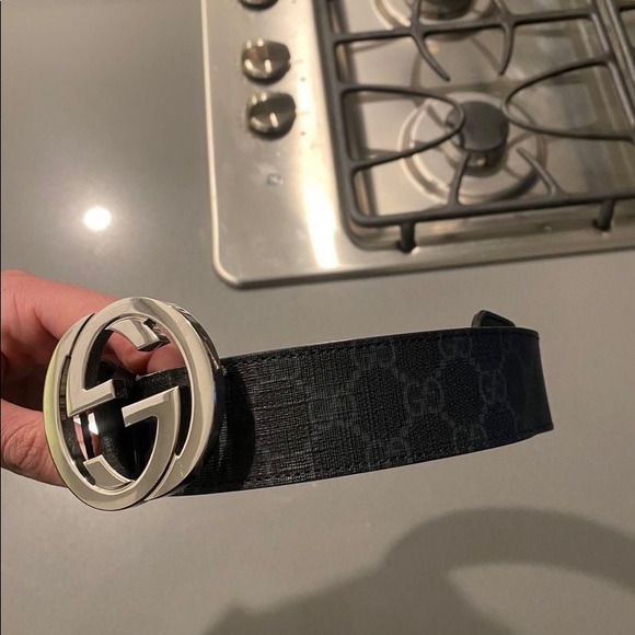 Gucci Belt, worn twice. Still brand new paid over 500$ for it.Have box& receipt - Picture 3 of 5